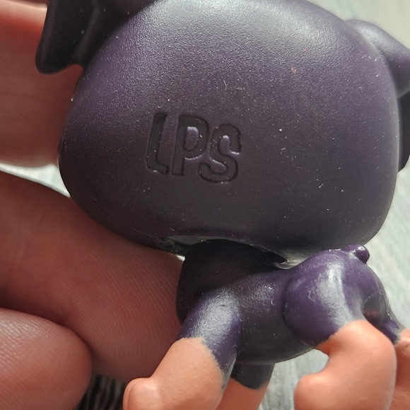 Littlest Pet Shop LPS Dark Tan Purple Thirty Rottweiler Dog Green Eyes - Picture 4 of 6